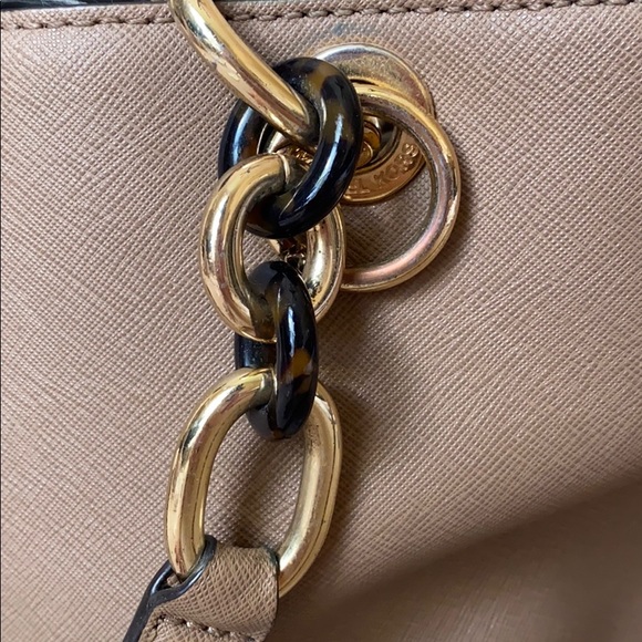 MICHAEL KORS PURSE - Picture 10 of 10